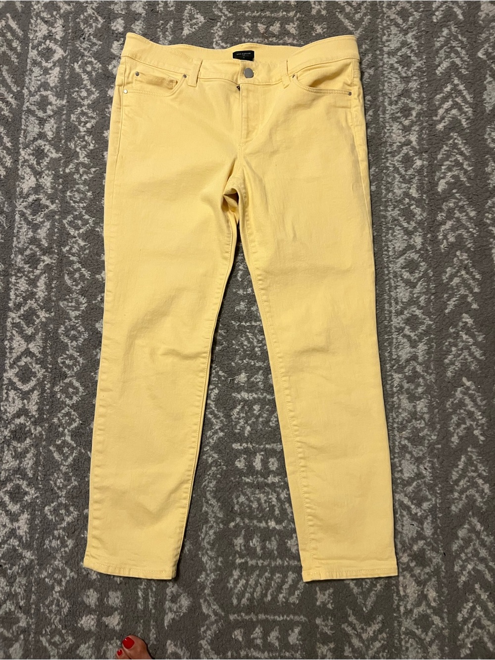 Ann Taylor modern butter Yellow Women’s Slim Jeans size 8